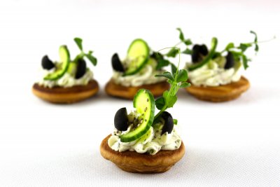 Blinis s tzatziky a výhonky řeřichy 1,7