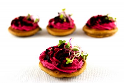 Blinis s medovo-řepovou pomazánkou 1,7,11