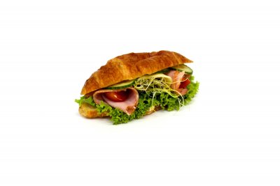 Croissant s šunkou od kosti, goudou, vajíčkovou pomazánkou a čerstvou zeleninou 1,3,7,10