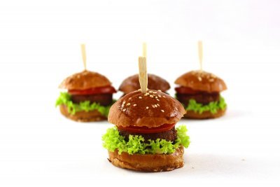 Mini hovězí burger s čedarem, slaninou a zeleninou  1,7,3, 10,11