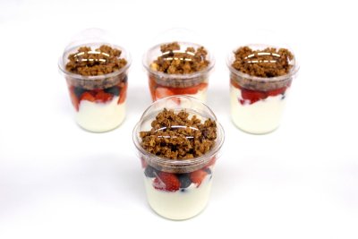 Řecký jogurt s ovocem a müsli A 1,7,8